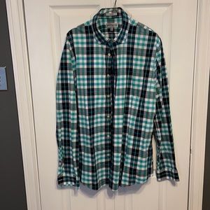 Collared long sleeve button up